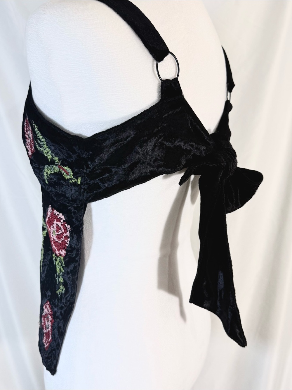 UO Kimchi Blue “Jana” Crushed Velvet Cropped Embroidered Tank Top With Open Back - Picture 9 of 13